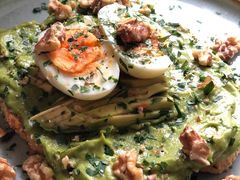 牛油果煮蛋吐司-RAC BAR(安福路店)