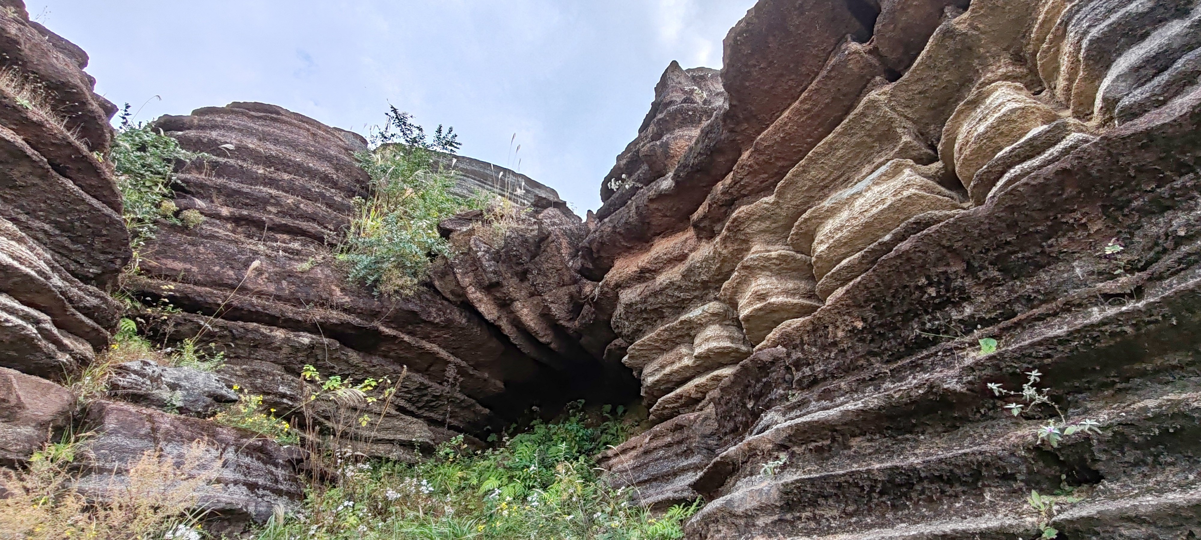 广西火山口地质公园图片