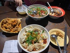 -爆炸头阿姨小四川正宗川味小吃(无任何分店)