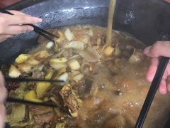 -粘豆包柴火铁锅炖