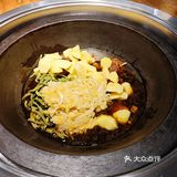 一锅铁锅炖，你我更亲近。