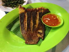 -明记烧鱼美味店