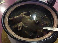 鸽子香菇炖老鸡-椿记烧鹅(叠彩店)