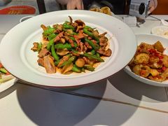 -阿瓦山寨·湘菜现炒·剁椒鱼头王(咸阳总店)