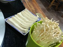 -三里屯土灶炖公鸡地锅鸡(江东店)