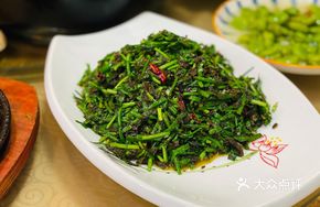 Stir-fried Leek with Earth Skin Mushroom