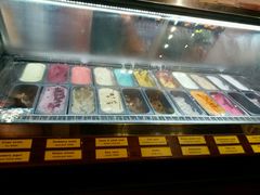 门面-莓园冰淇淋店
