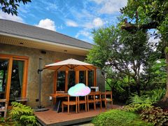 -Chom Cafe and Restaurant