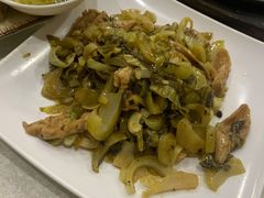 酸菜炒大肠-广宁炭炉鸡煲·富临门饭店