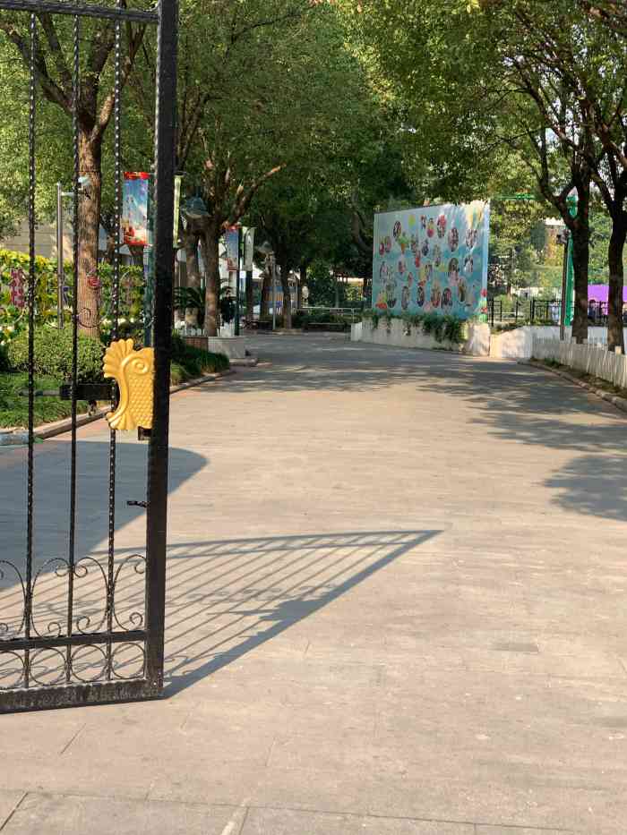 绿苑小学-"女儿正在就读的学校,算是长宁区不错的小学.