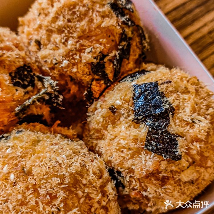 一口上瘾的大酥生，凤梨酥和肉松小贝简直yyds❗