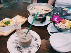 -Chom Cafe and Restaurant