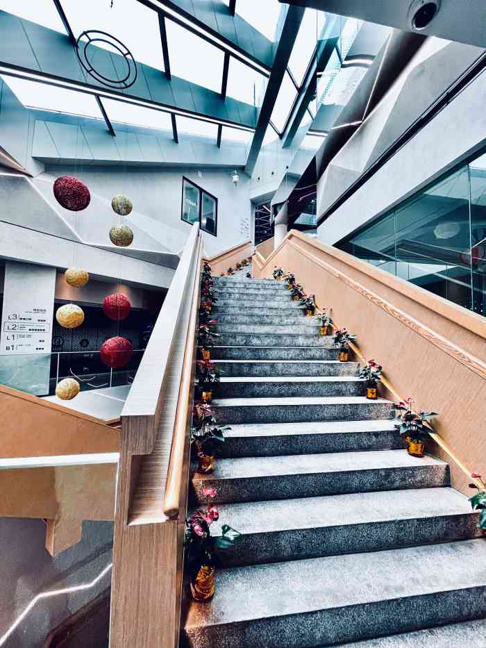 鼎植-"米域.这里93走在中山公园地铁过道里就."-大众点评移动版