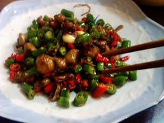 双椒肥肠-百年粉蒸牛肉