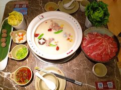 -三人行·骨头王火锅(浙江路店)