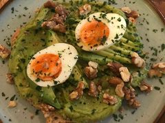 牛油果煮蛋吐司-RAC BAR(安福路店)