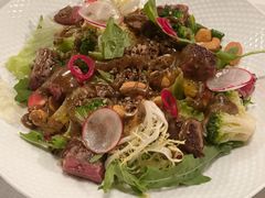 煎菲力牛排配坚果沙拉-Ponte 意大利餐厅