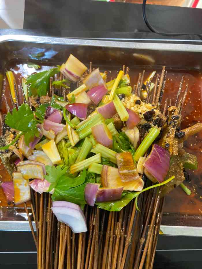 歆瑞源油卤串串-"整体来说是一家可以再来的店. 今天过节.