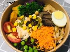【人气爆款】牛人凯撒双拼-轻素Chic Salad·轻食(万松园店)
