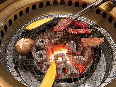 -山川小町·极番烧肉(新地假日广场店)