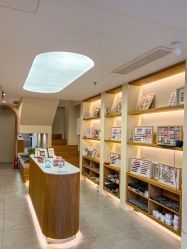 -摩睫+皮肤管理·科学美容中心