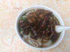 牛腩搭猪肠河粉-海幢瑞芳饮食店