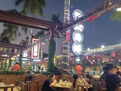 -三亚火车头万人海鲜广场