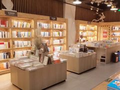 -新华里咖啡书吧(新华书店小寨店)