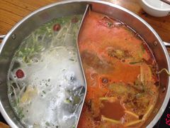 -苗伯妈酸汤火锅