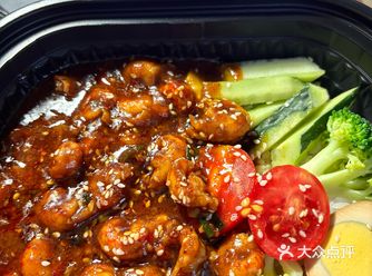 龙虾饭满满都是虾肉 酱汁浓郁裹着米饭，香到跺脚