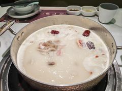 -洪氏嗨捞·广东猪肚鸡·椰子鸡火锅(西咸万象城店)