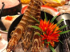 -鲜入围煮花胶鸡海鲜火锅