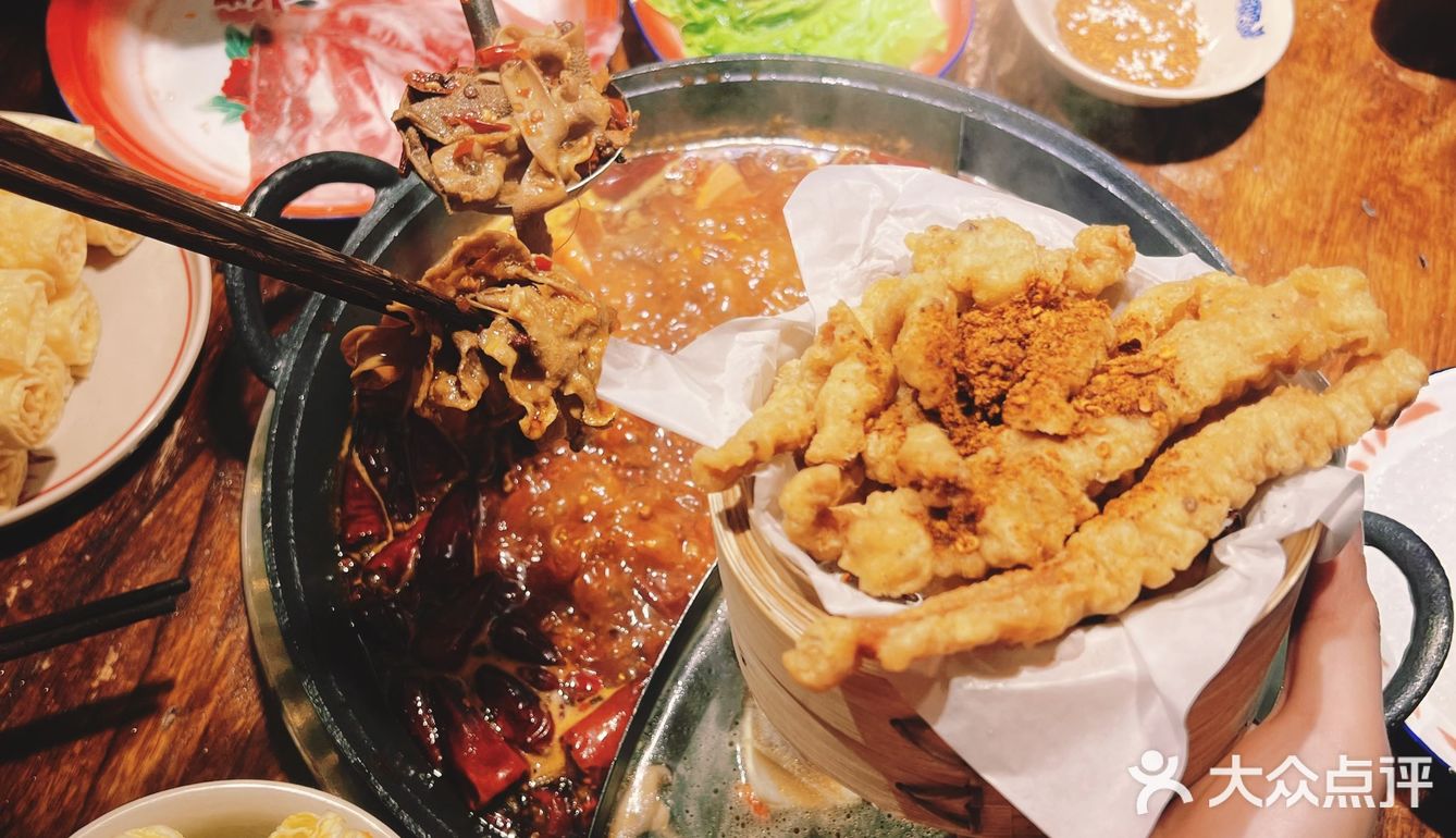一场舌尖上的盛宴，尽在广州花都区这家重庆鸳鸯老火锅🍲！