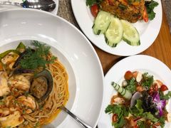 -Chom Cafe and Restaurant