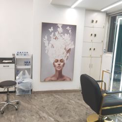 -MODEL'S HAIR
