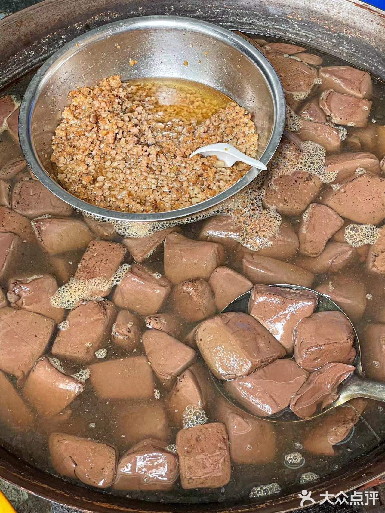 喝一口汤再吃一口菜，真的美滋滋