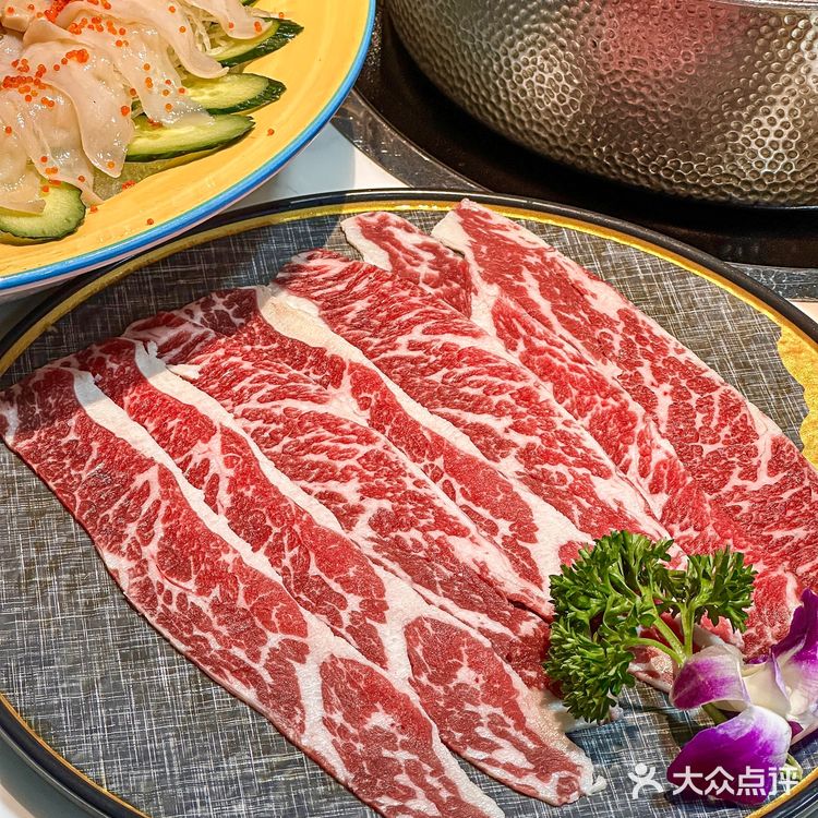 宵夜没有人能拒绝象拔蚌火锅吧！
