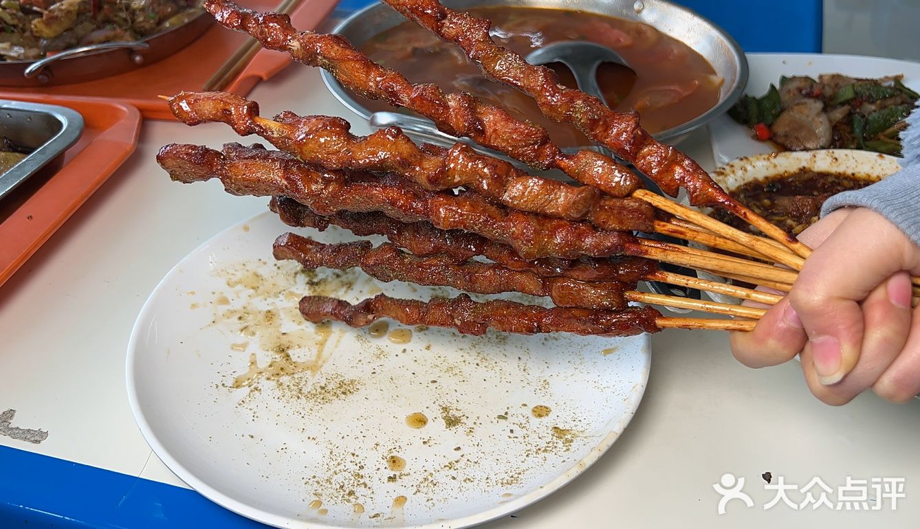 作为理工大的学子，竟然才第二次来香樟食堂