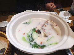 -泉畔人家·老济南经典鲁菜(大明湖店)