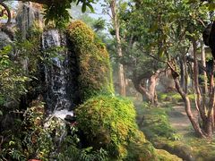 -Chom Cafe and Restaurant