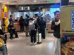 -麦当劳(上海虹桥站30B检票口楼上)
