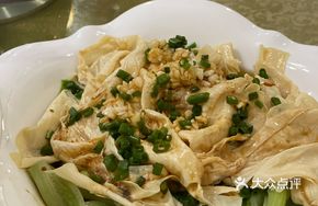 Fried Tofu Skin with Lettuce