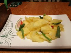 青柠檬拌菠萝-云海肴·汽锅鸡·云南菜(苏州中心店)