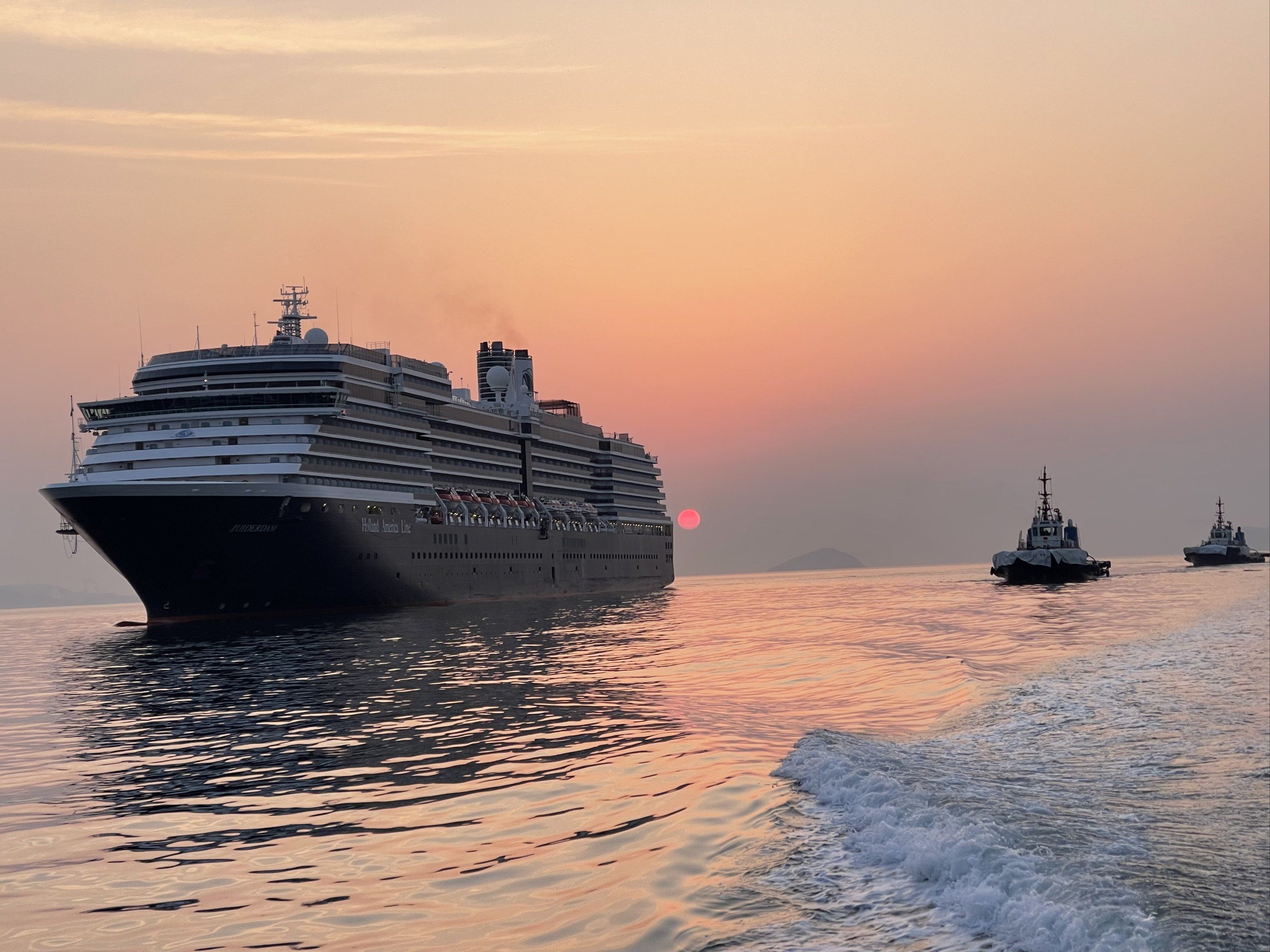 国际邮轮抵达大连