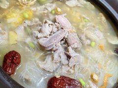 满族汆锅底-东北农家院·铁锅炖(莘庄店)