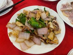 姜葱炒鲜鱿-松记特色美食