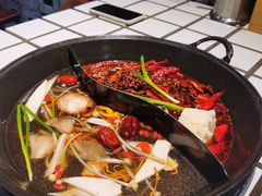 红油菌汤鸳鸯锅-贰回巷火锅馆(钟楼店)