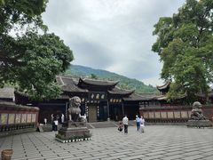 -峨眉山报国寺
