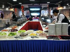 -黄浦江游览十六铺3号码头网红自助餐