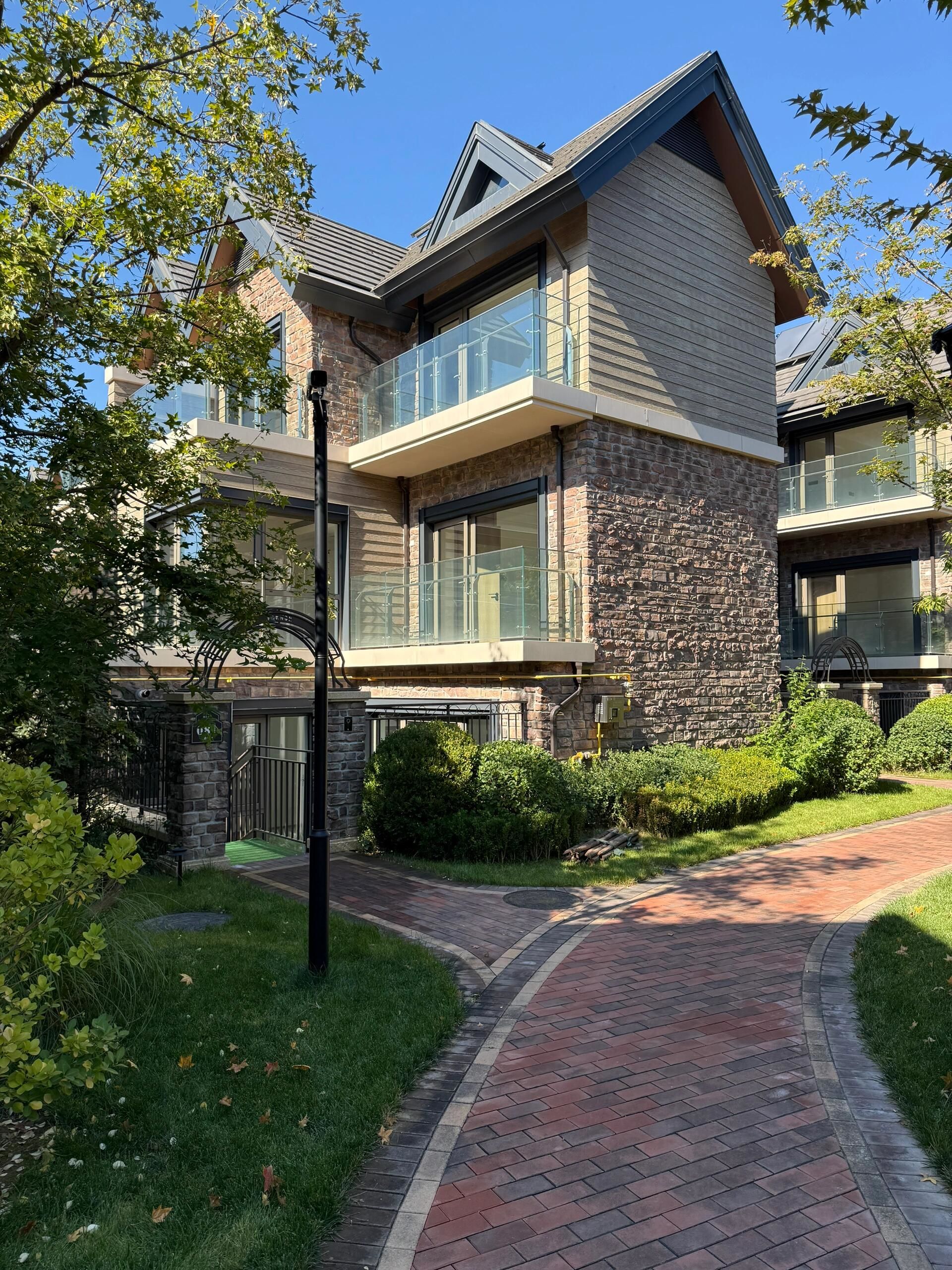 公司团建今天公司年会团建,当然也是姐妹局